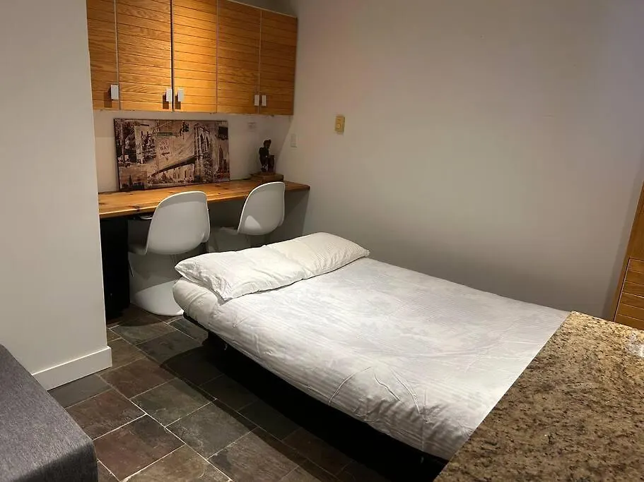 Family, Pet Friendly Sechelt Waterfront Home, Beach Access, Sleeps 14