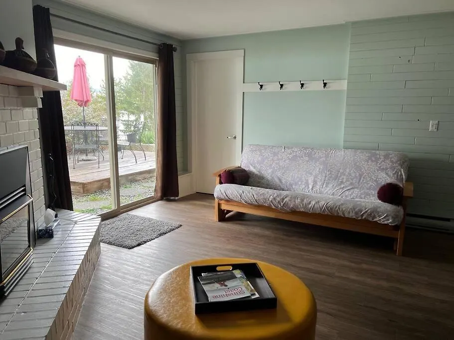 Holiday home Family, Pet Friendly Sechelt Waterfront Home, Beach Access, Sleeps 14