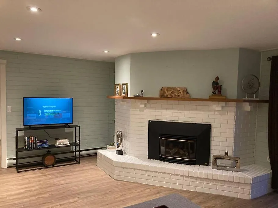 Family, Pet Friendly Sechelt Waterfront Home, Beach Access, Sleeps 14 Canada
