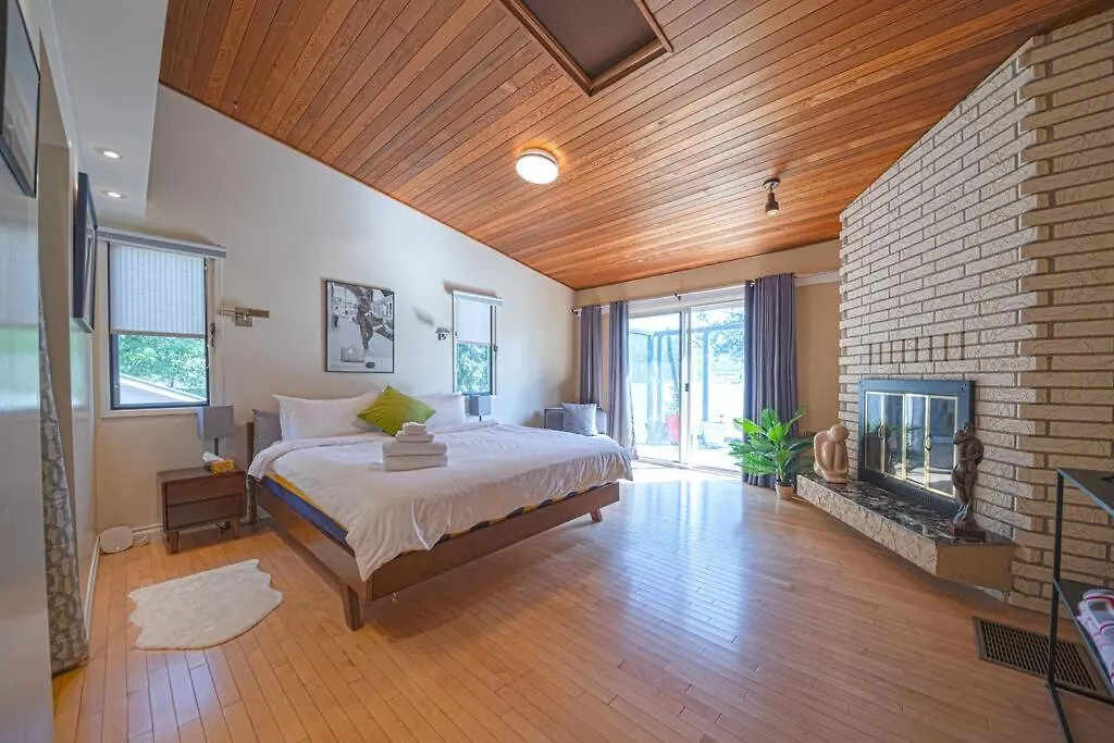 Family, Pet Friendly Sechelt Waterfront Home, Beach Access, Sleeps 14 0*,
