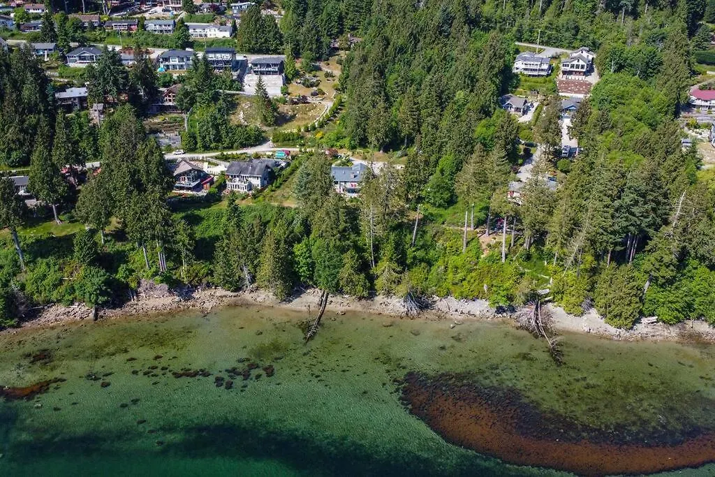 Family, Pet Friendly Sechelt Waterfront Home, Beach Access, Sleeps 14