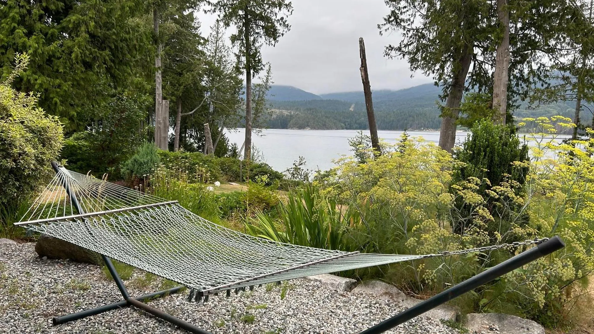 Holiday home Family, Pet Friendly Sechelt Waterfront Home, Beach Access, Sleeps 14