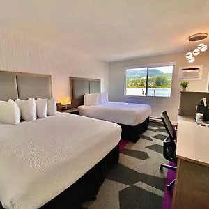 The Spot At Porpoise Bay Motel